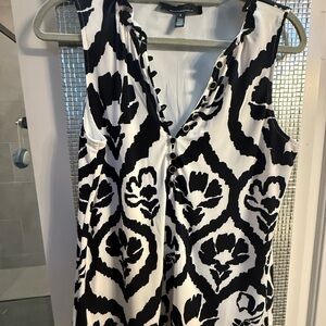 White House Black Market - black and White Sleeveless Top size small